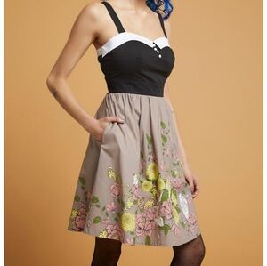 Her Universe Sleeping Beauty Briar Rose Dress Sz M